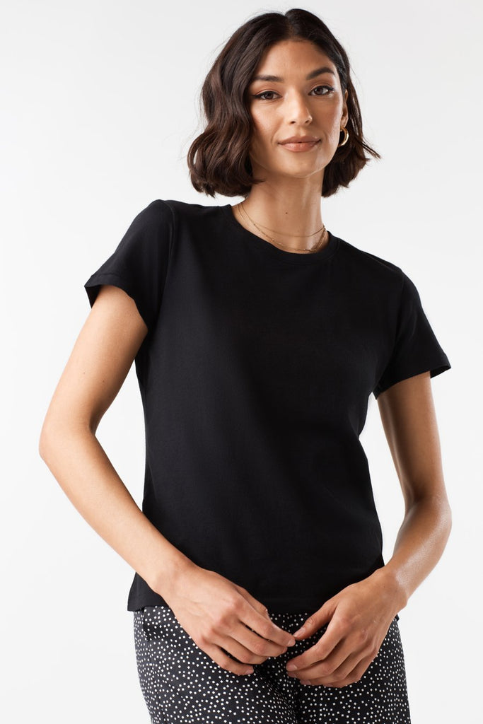 VETTA XS / Black The Essential Tee capsule wardrobe